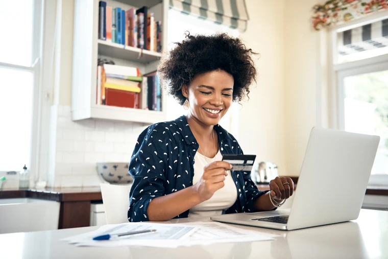 190415-better-woman-holding-credit-card-se-1109a